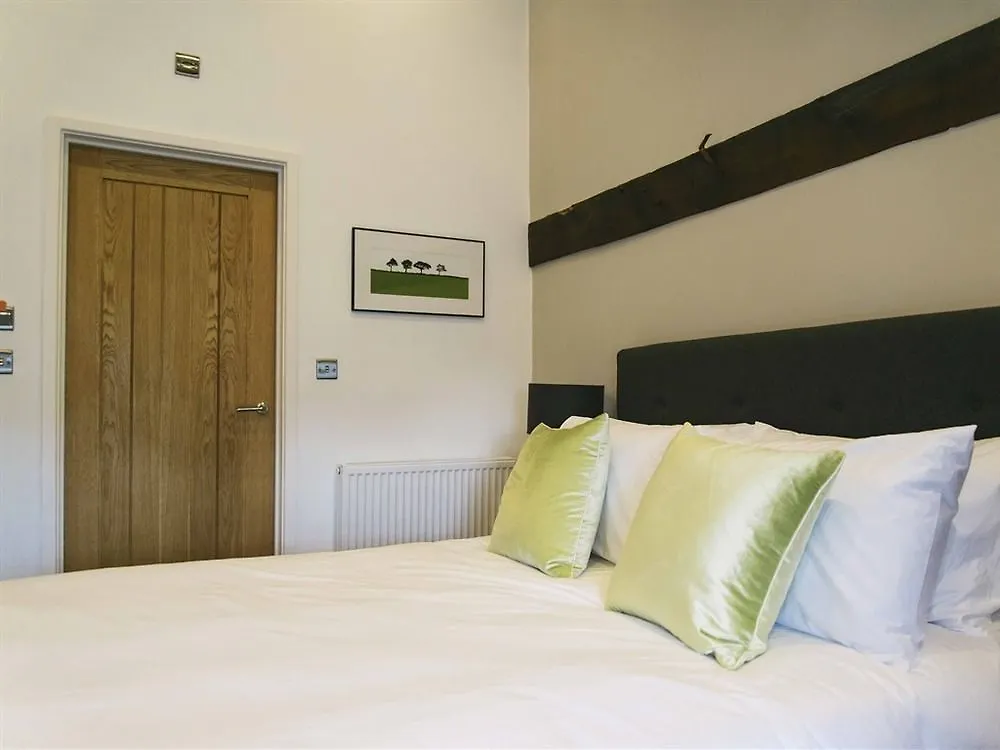 Hillcroft Barn Hotel Leeds United Kingdom