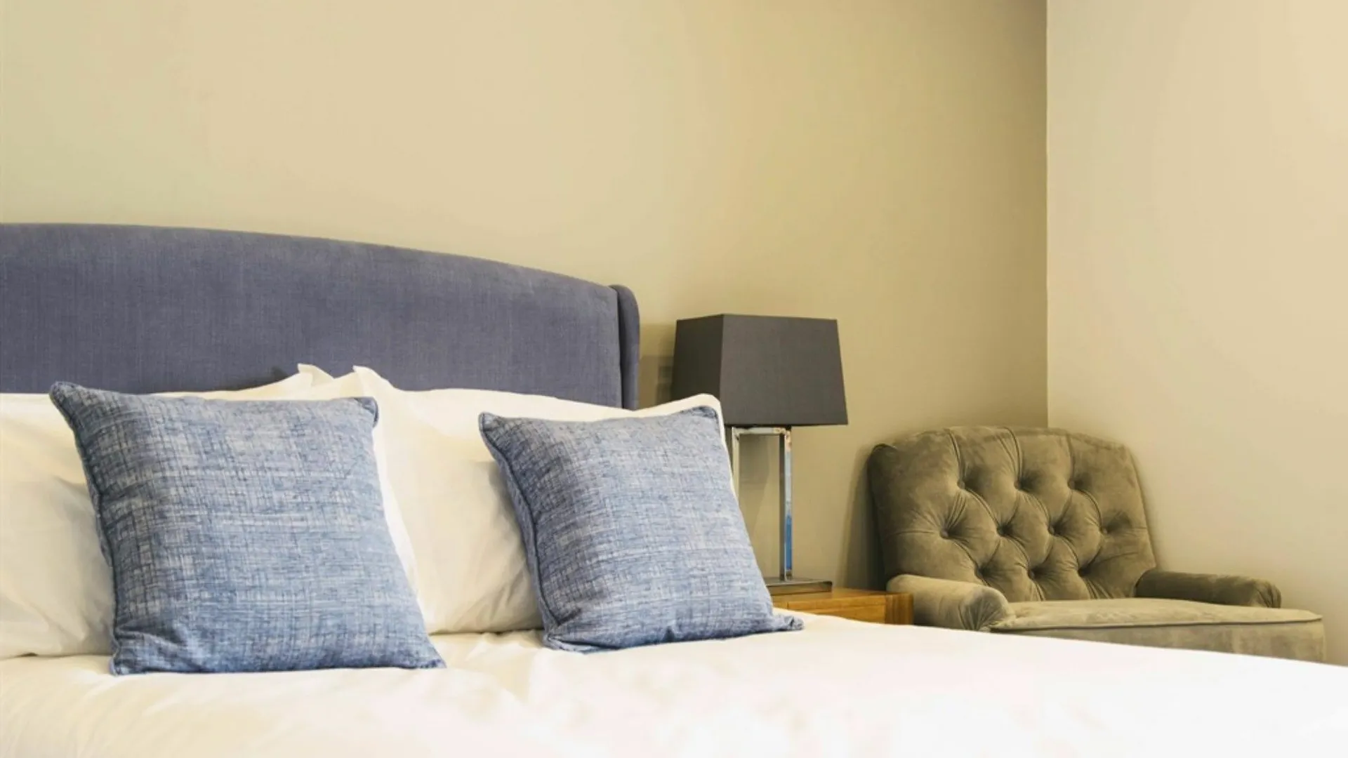 Hillcroft Barn Hotel Leeds Guest house
